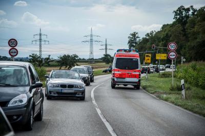 Ostfildern-Scharnhausen: Zwei Pkw kollidieren auf der Landstrasse